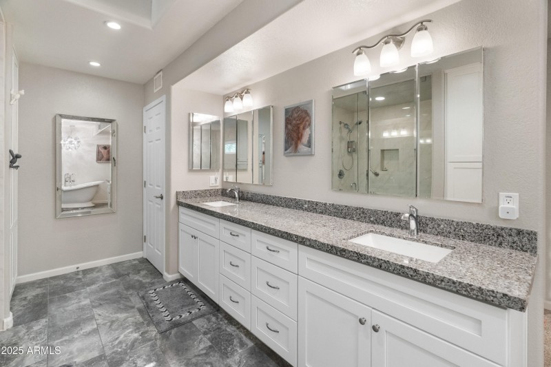 Dual vanities