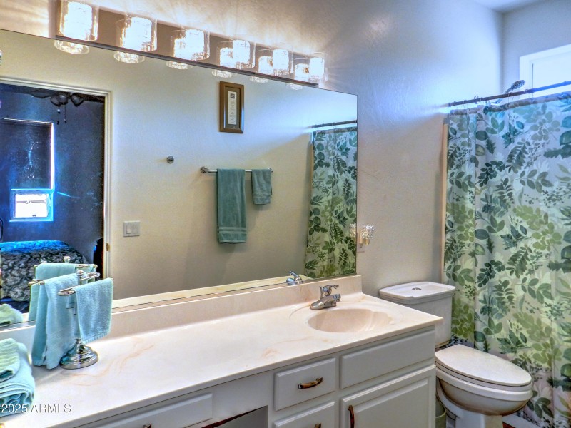 Ensuite Bath 2