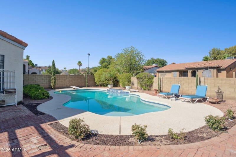 38-web-or-mls-2601-w-upland-dr