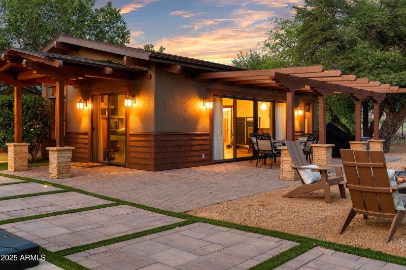 51-Guest House Twilight