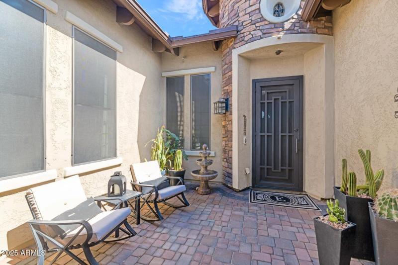 2352 N Estates Cir-large-006-020-2352 N