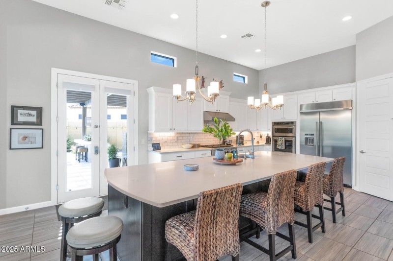 2352 N Estates Cir-large-012-011-2352 N