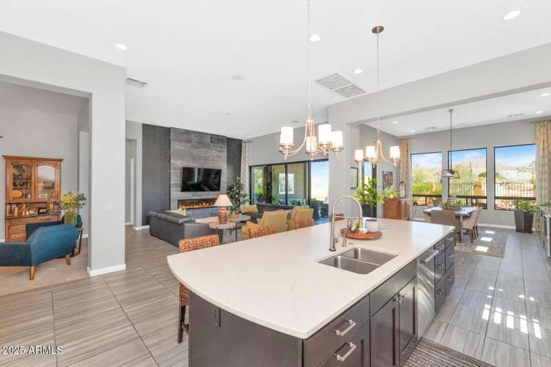 2352 N Estates Cir-large-013-010-2352 N