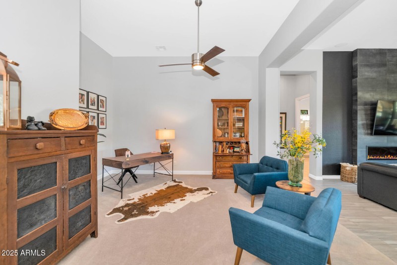 2352 N Estates Cir-large-016-031-2352 N