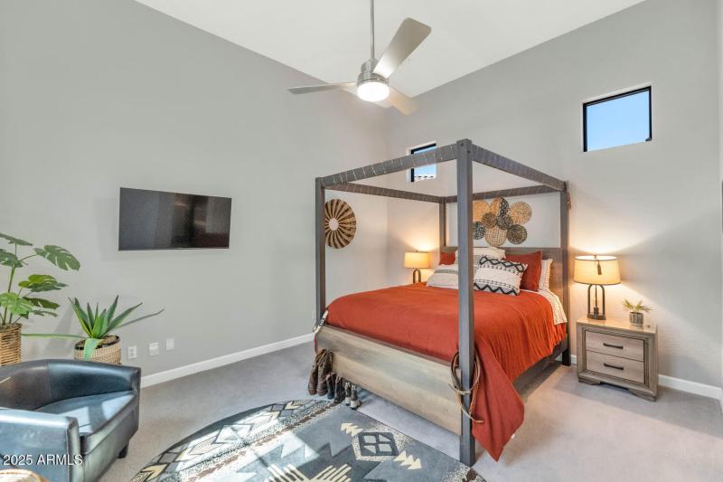 2352 N Estates Cir-large-022-034-2352 N