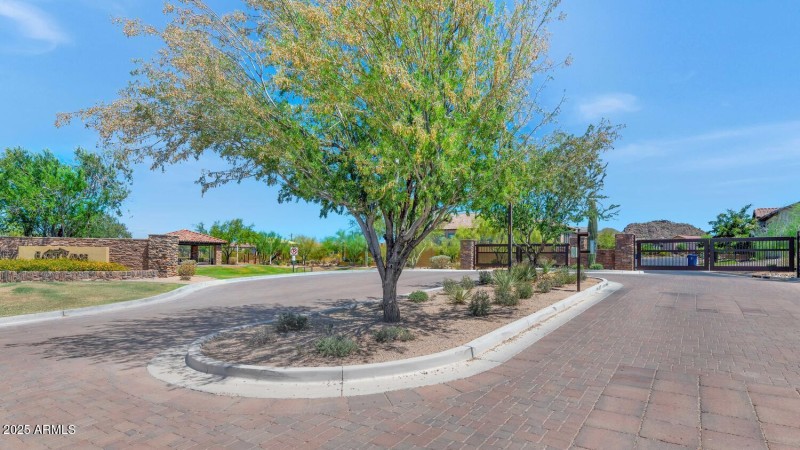 2352 N Estates Cir-large-042-019-2352 N