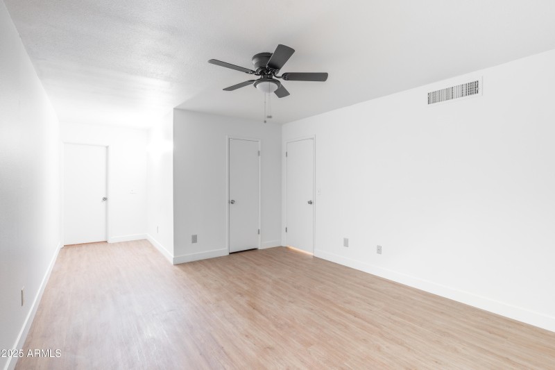 Master Bedroom (2)