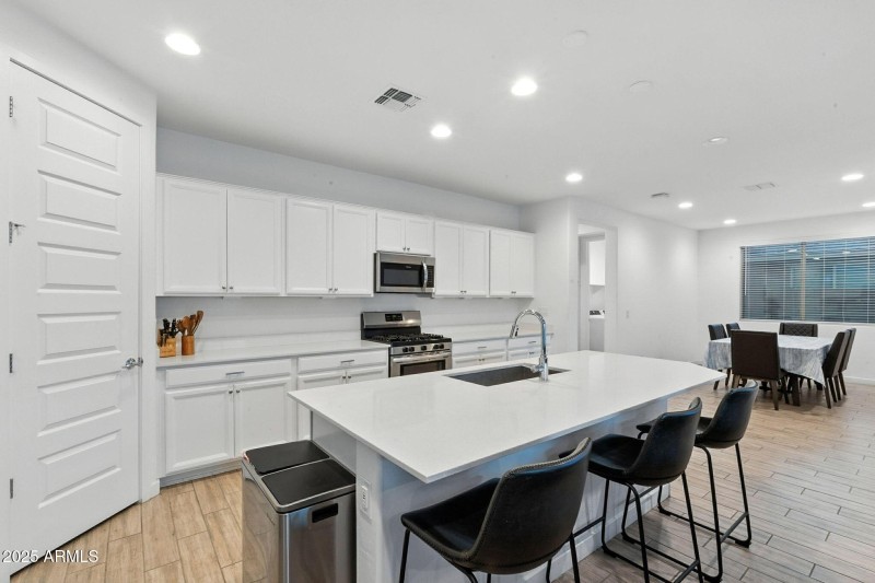 Kitchen w/ Island