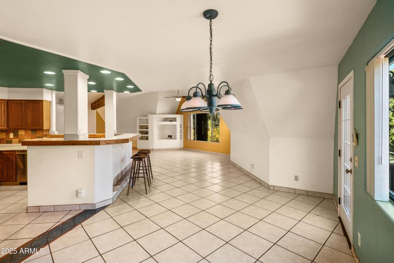 JL_10875EPearTreeDr-interiors-10