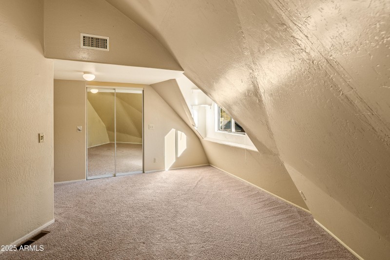 JL_10875EPearTreeDr-interiors-30