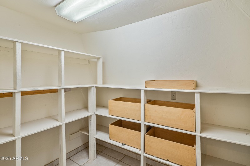 JL_10875EPearTreeDr-interiors-08