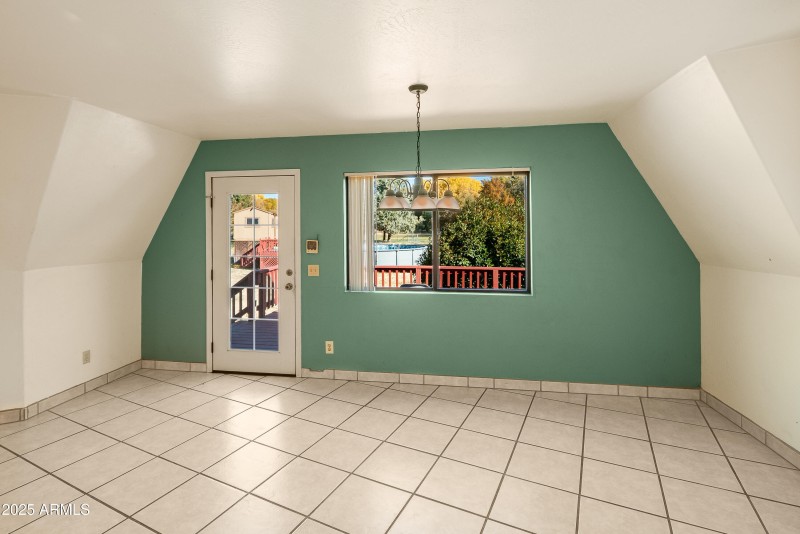 JL_10875EPearTreeDr-interiors-09