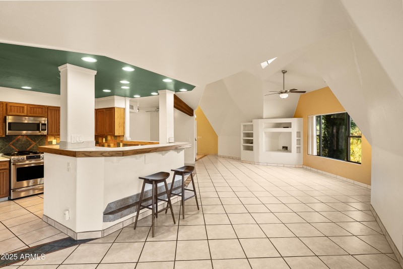 JL_10875EPearTreeDr-interiors-11