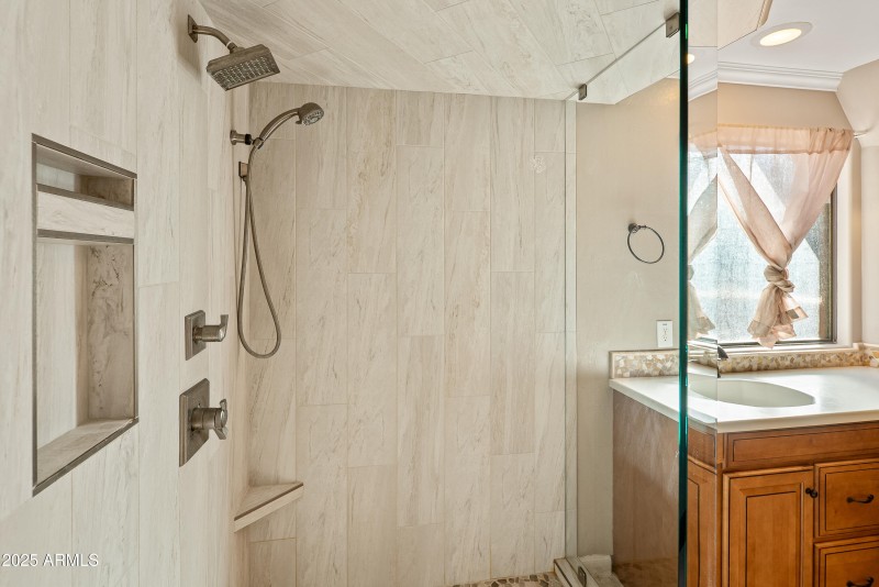 JL_10875EPearTreeDr-interiors-19