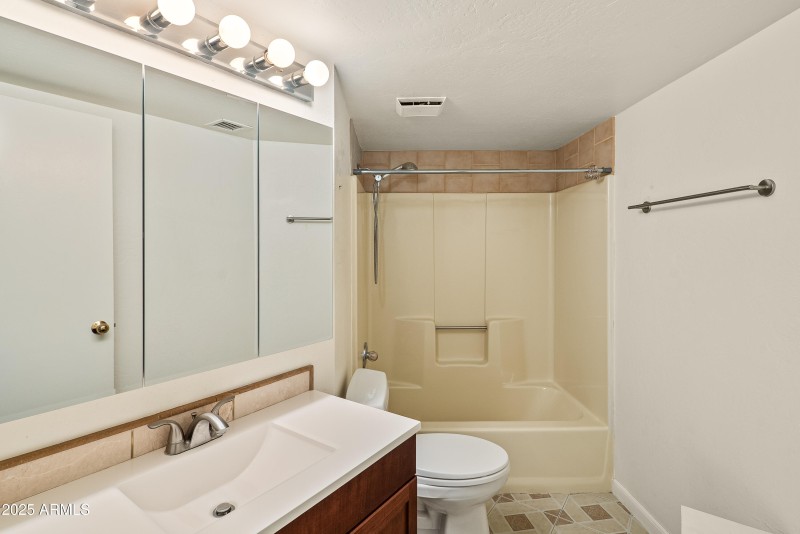 JL_10875EPearTreeDr-interiors-24