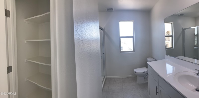 masterbathlinencloset