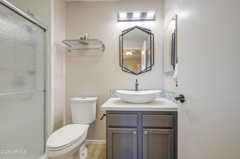 Bathroom 2-pic 1