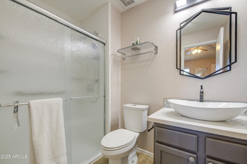 Bathroom 2-pic 2