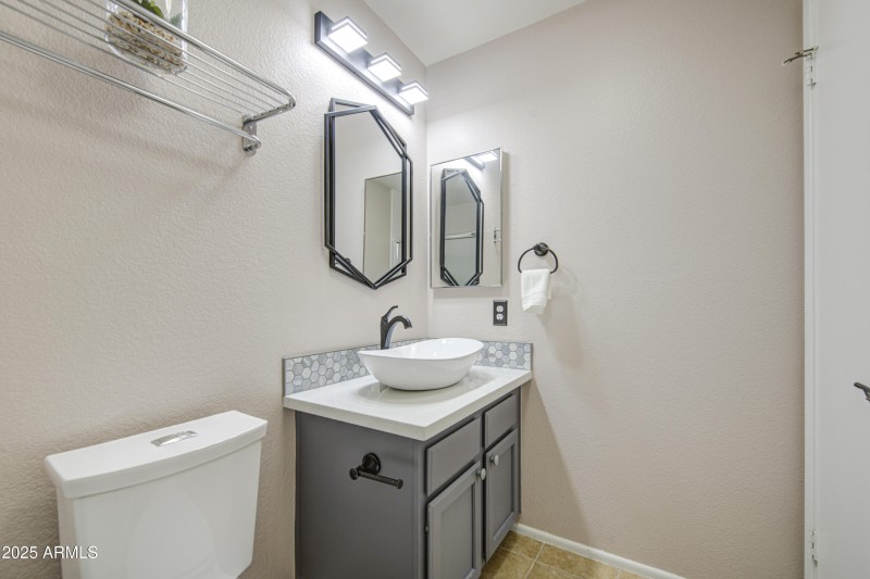 Bathroom 2-pic 3