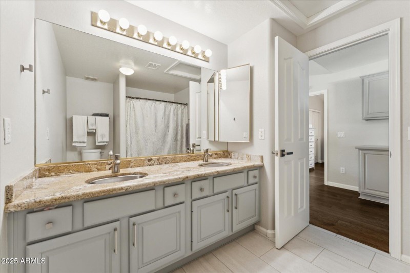 36-Upstairs Guest Bathroom