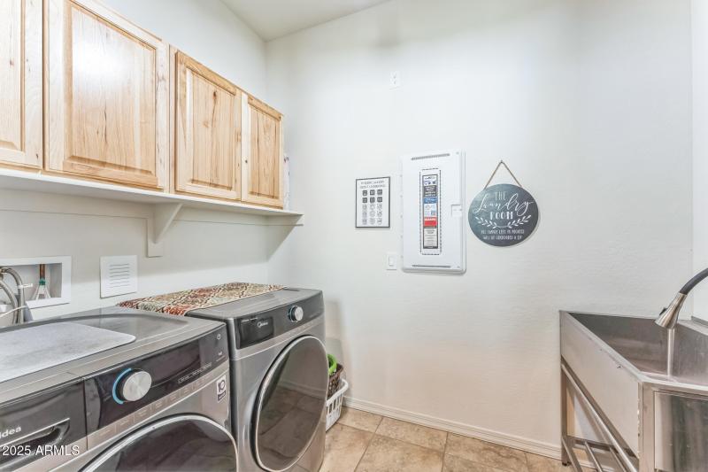 7848_W_Willow_Way_Florence_AZ_85132_USA-