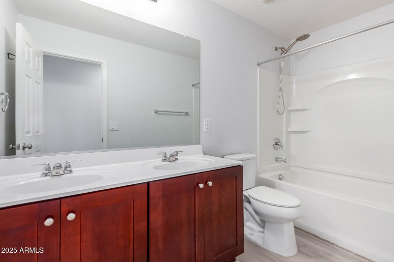 Dual sink bath upstairs