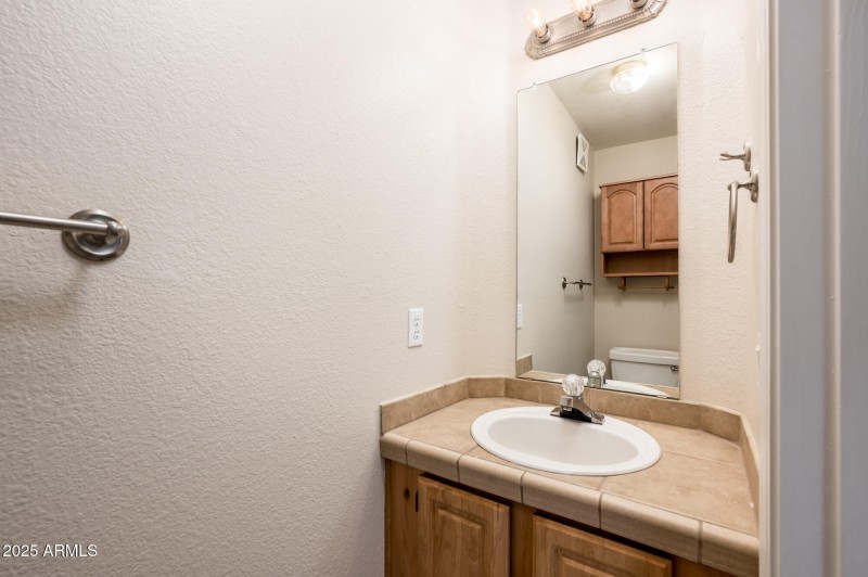 1/2 Bathroom