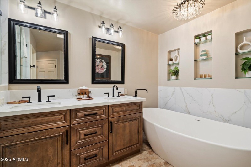 new custom luxurious bath