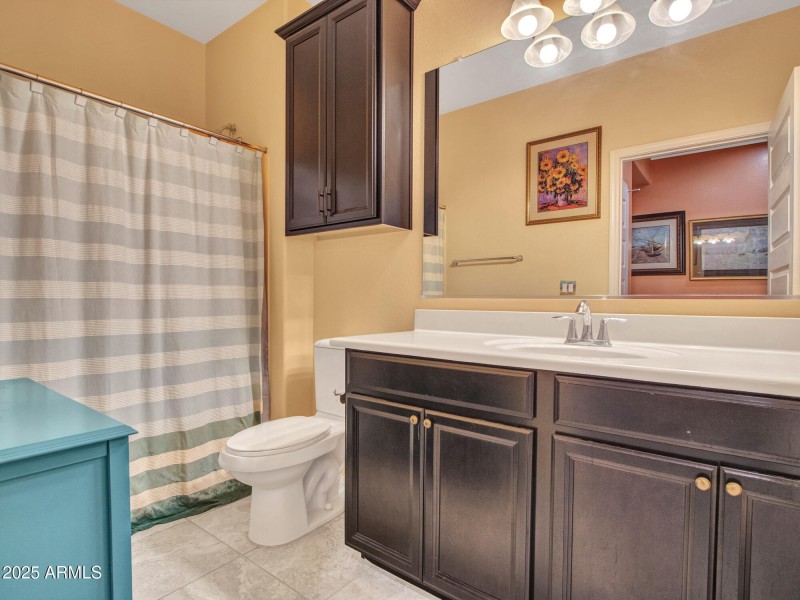 04-Hall-bath