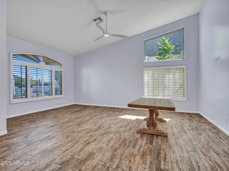 03-Living-&-Dining-room-(5)