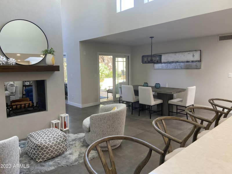 Seating area Breakfast Bar and Dining