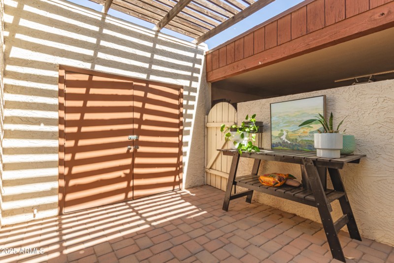 Rio Salado Interior Courtyard with Pergo