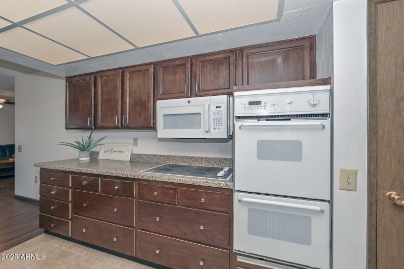 Kitchen-Stove