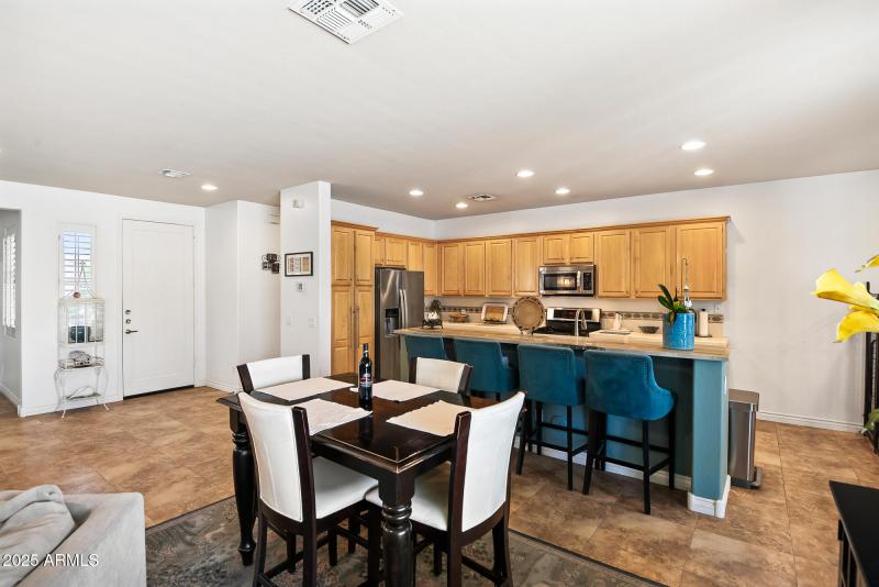 Dining & Kitchen