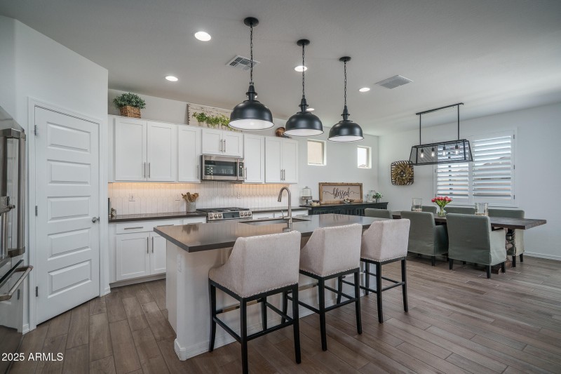 7) KITCHEN