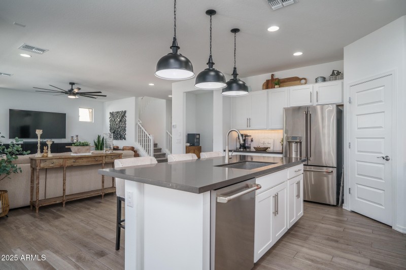 11) KITCHEN