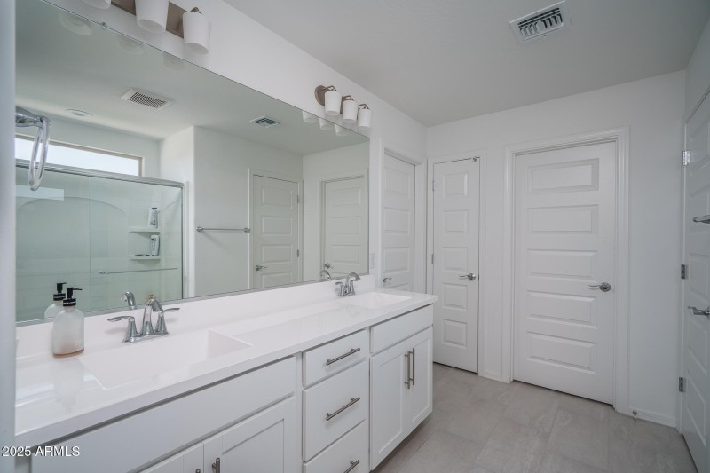 17) PRIMARY BATH