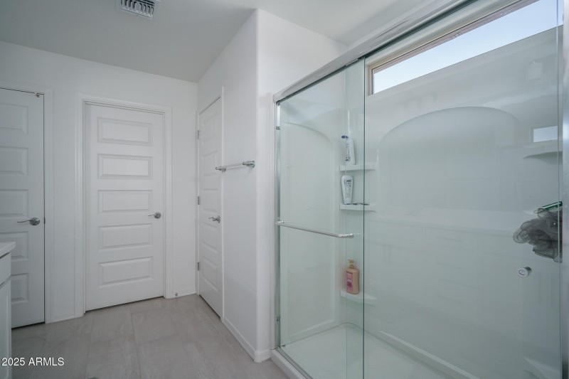 18) PRIMARY BATH