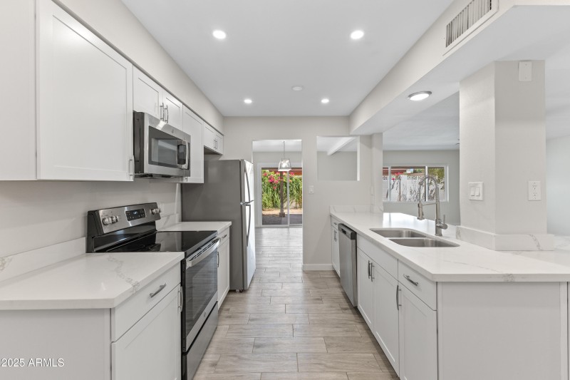 2518 E Osborn Rd-12