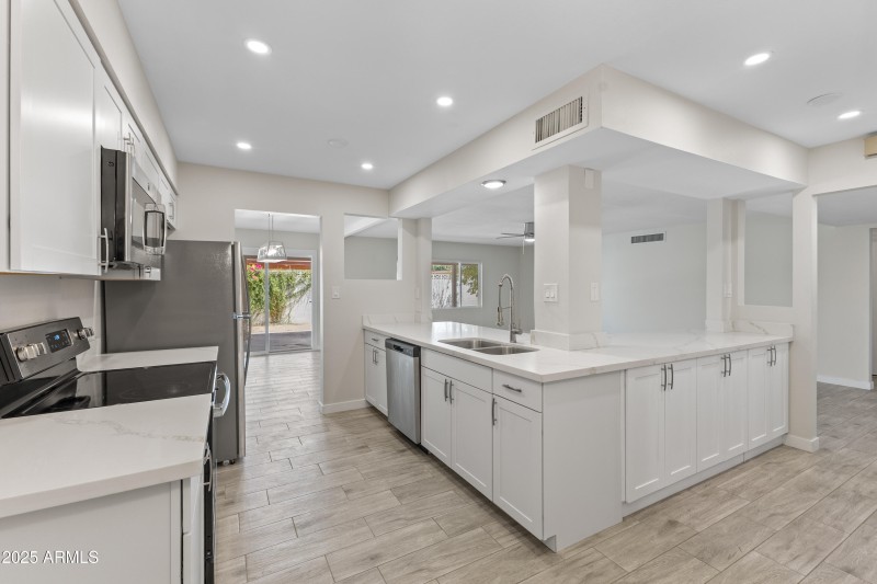 2518 E Osborn Rd-13