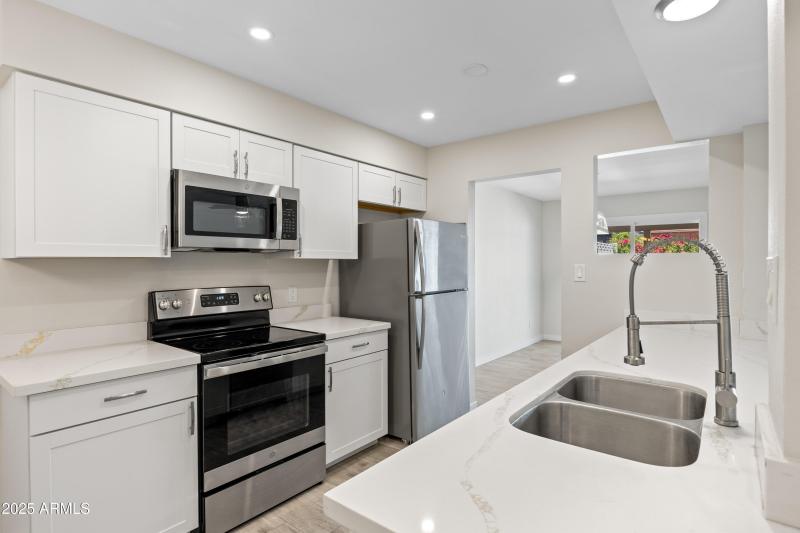 2518 E Osborn Rd-14