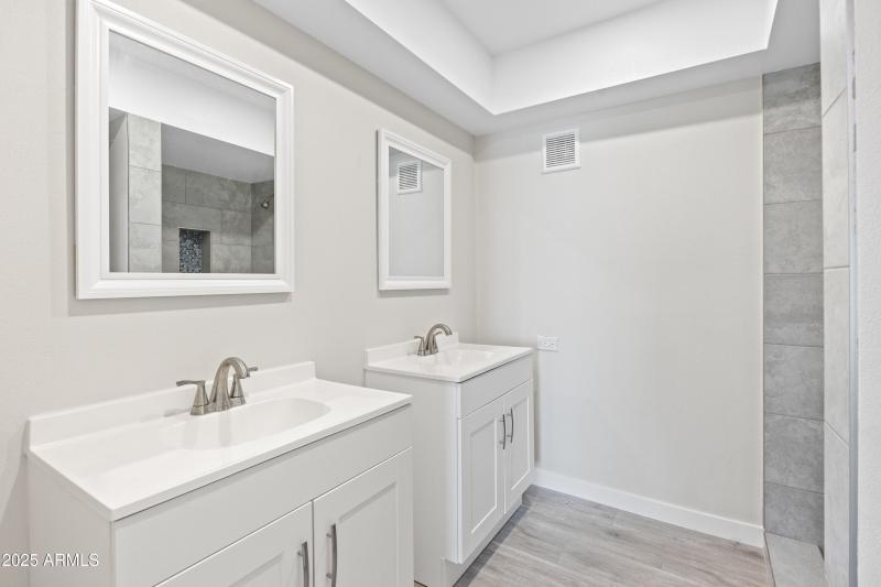 2518 E Osborn Rd-20