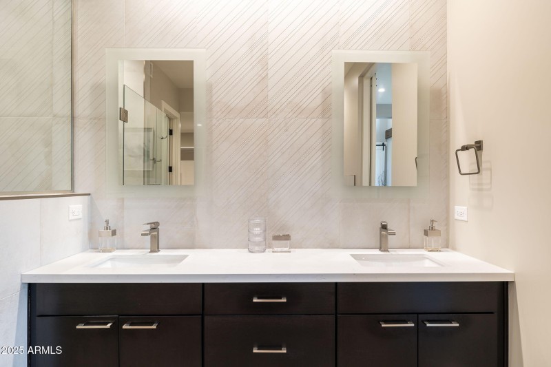 28-web-or-mls-6525-e-cave-creek-rd-31