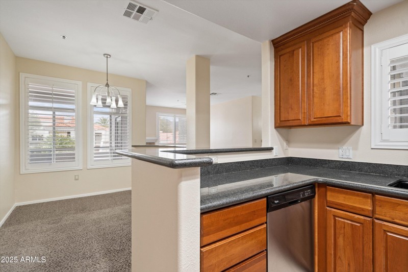 Kitchen & Dining
