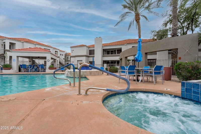 Pool, BBQ Arrea and Jacuzzi View