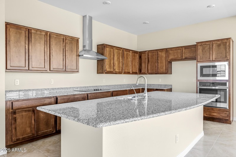 5)KITCHEN