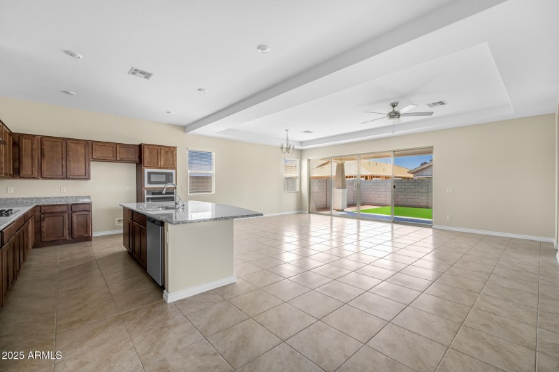 6)KITCHEN