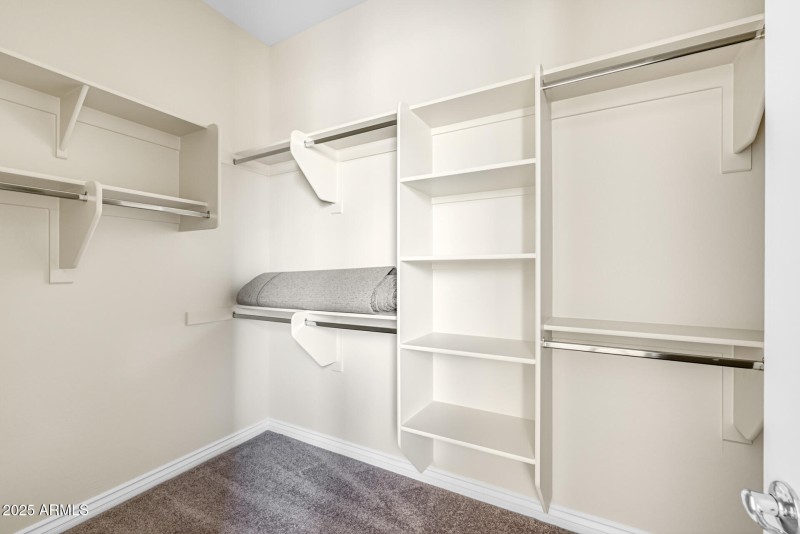 22)MASTER CLOSET
