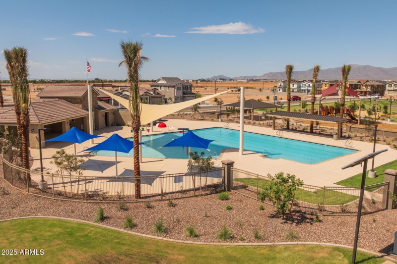 31)COMMUNITY POOL