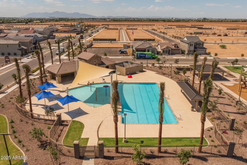 32)COMMUNITY POOL